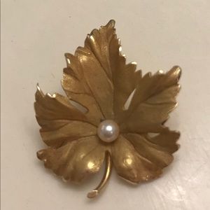 14k gold brooch with pearl